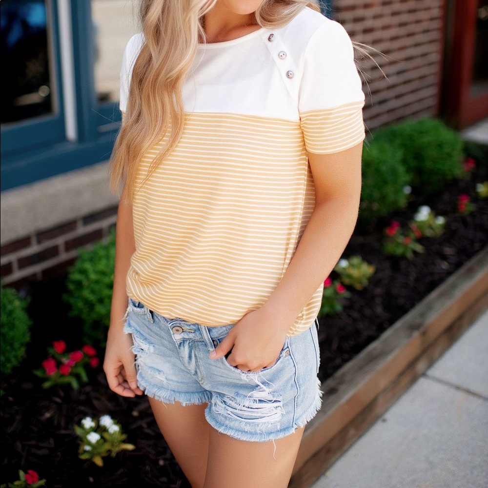 ☀️ Super Cute Yellow/Ivory Striped Top ☀️